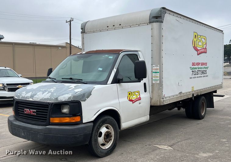 image for item LU9857 2011 GMC Savana G3500 box truck