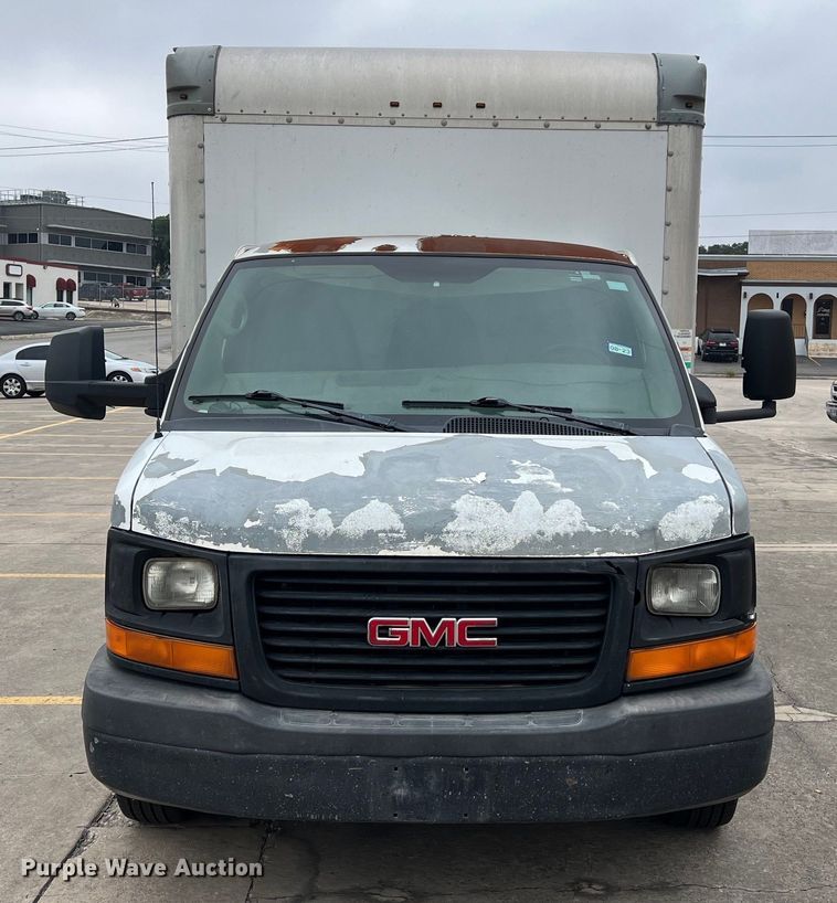 image for item LU9857 2011 GMC Savana G3500 box truck