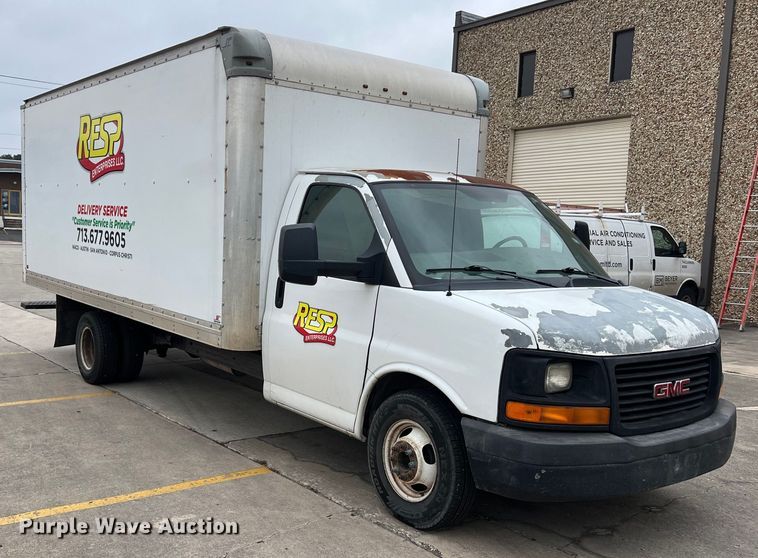 image for item LU9857 2011 GMC Savana G3500 box truck