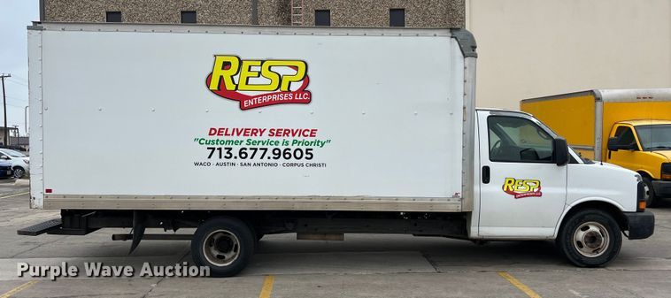 image for item LU9857 2011 GMC Savana G3500 box truck