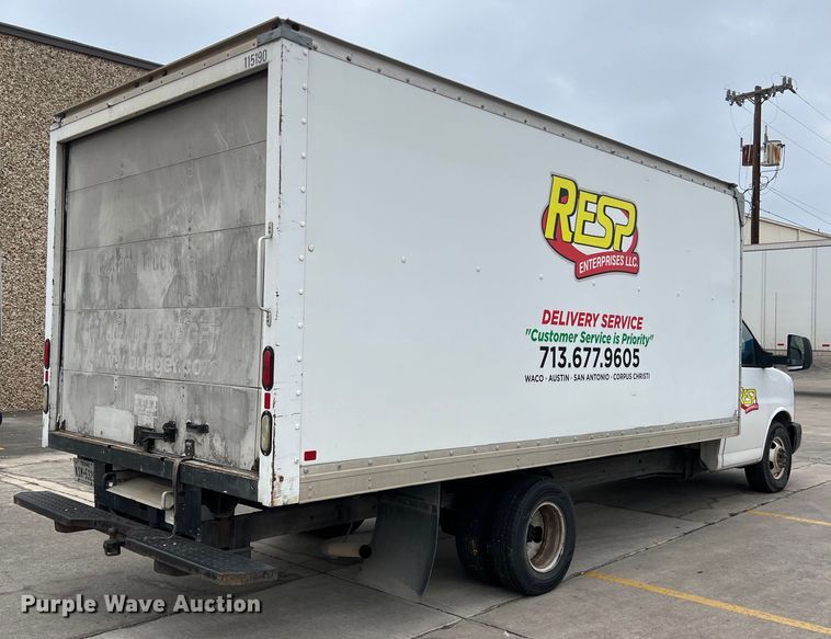 image for item LU9857 2011 GMC Savana G3500 box truck