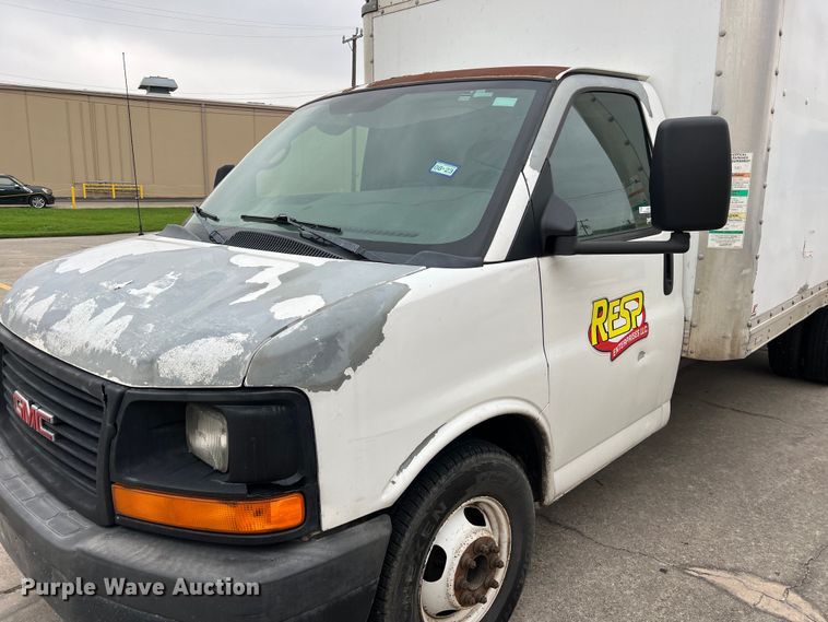 image for item LU9857 2011 GMC Savana G3500 box truck