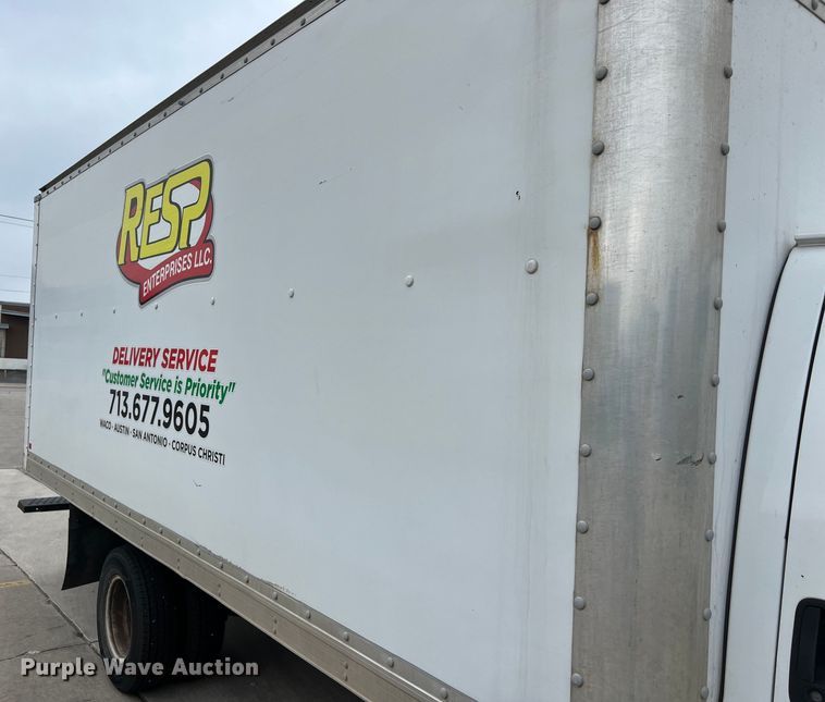 image for item LU9857 2011 GMC Savana G3500 box truck