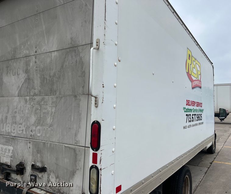 image for item LU9857 2011 GMC Savana G3500 box truck