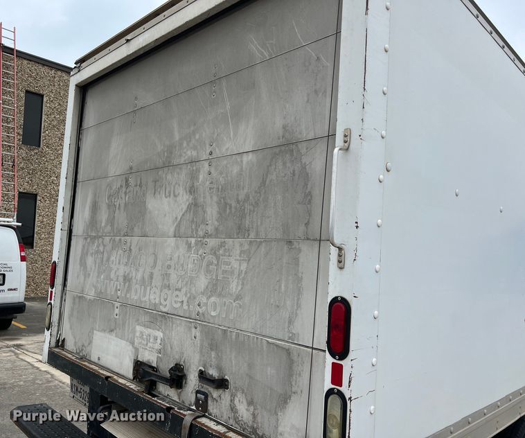 image for item LU9857 2011 GMC Savana G3500 box truck