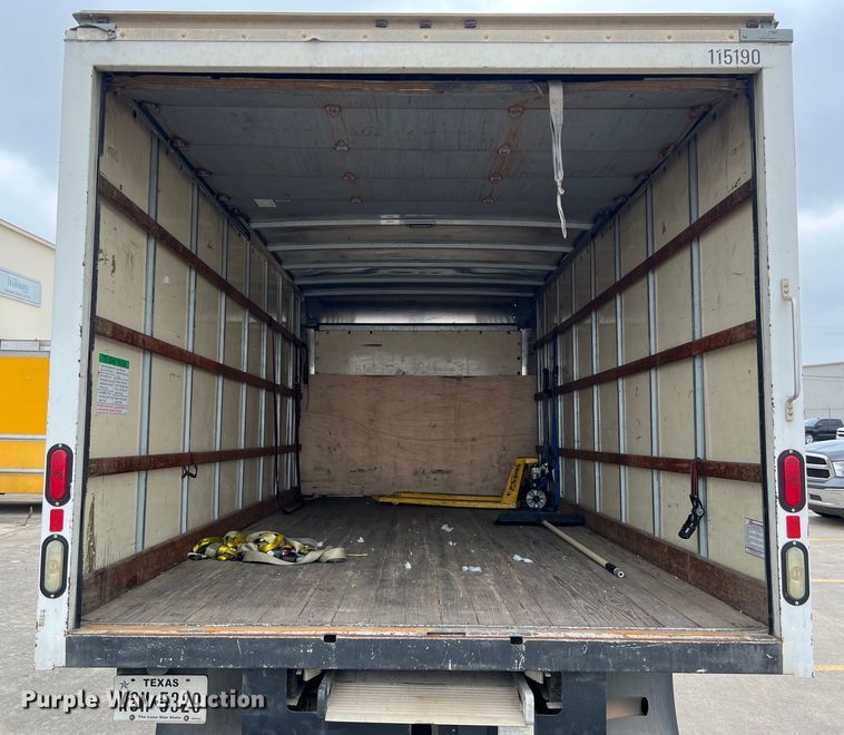 image for item LU9857 2011 GMC Savana G3500 box truck