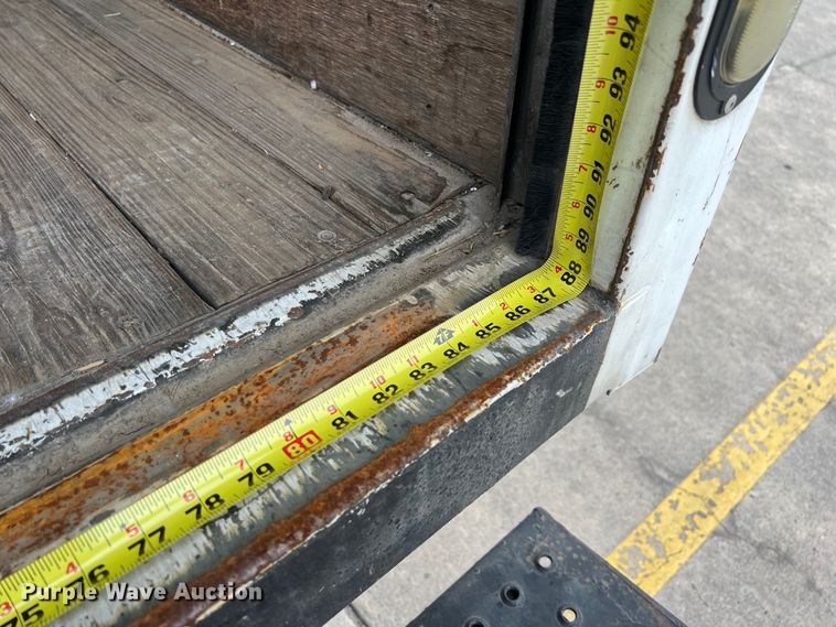 image for item LU9857 2011 GMC Savana G3500 box truck