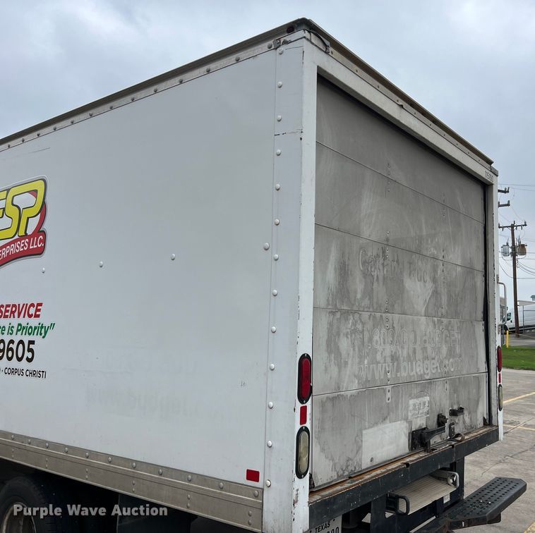 image for item LU9857 2011 GMC Savana G3500 box truck