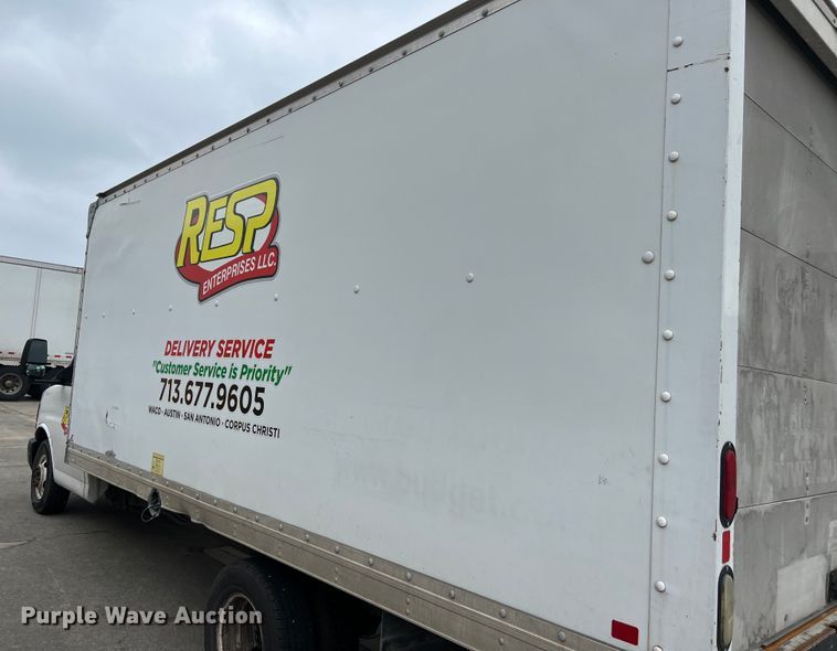 image for item LU9857 2011 GMC Savana G3500 box truck