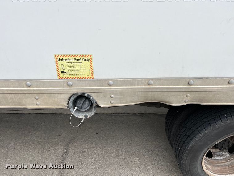 image for item LU9857 2011 GMC Savana G3500 box truck