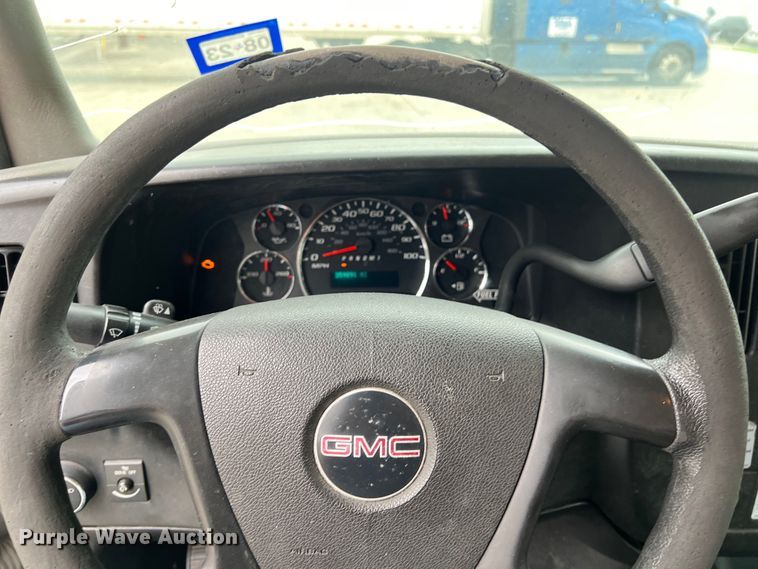 image for item LU9857 2011 GMC Savana G3500 box truck