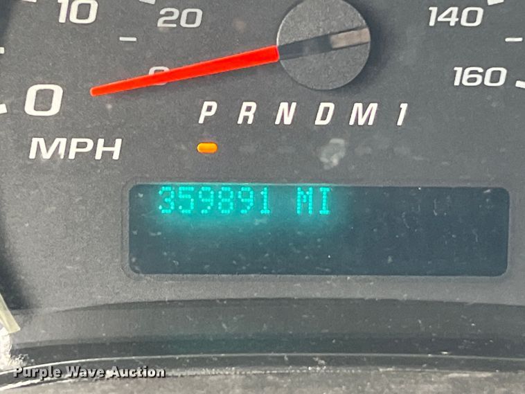 image for item LU9857 2011 GMC Savana G3500 box truck