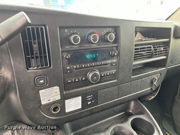 image for item LU9857 2011 GMC Savana G3500 box truck