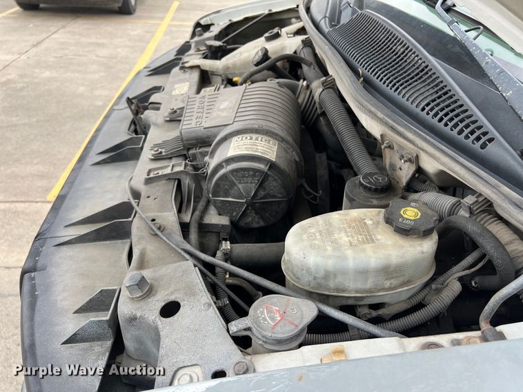 image for item LU9857 2011 GMC Savana G3500 box truck