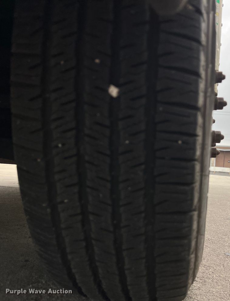 image for item LU9857 2011 GMC Savana G3500 box truck