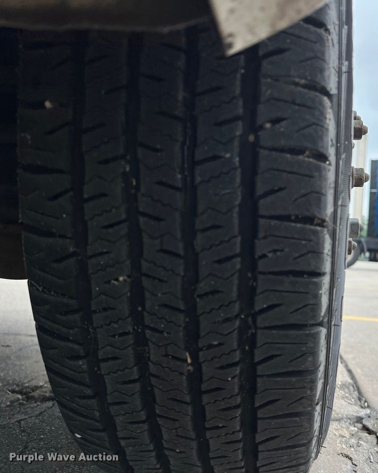 image for item LU9857 2011 GMC Savana G3500 box truck