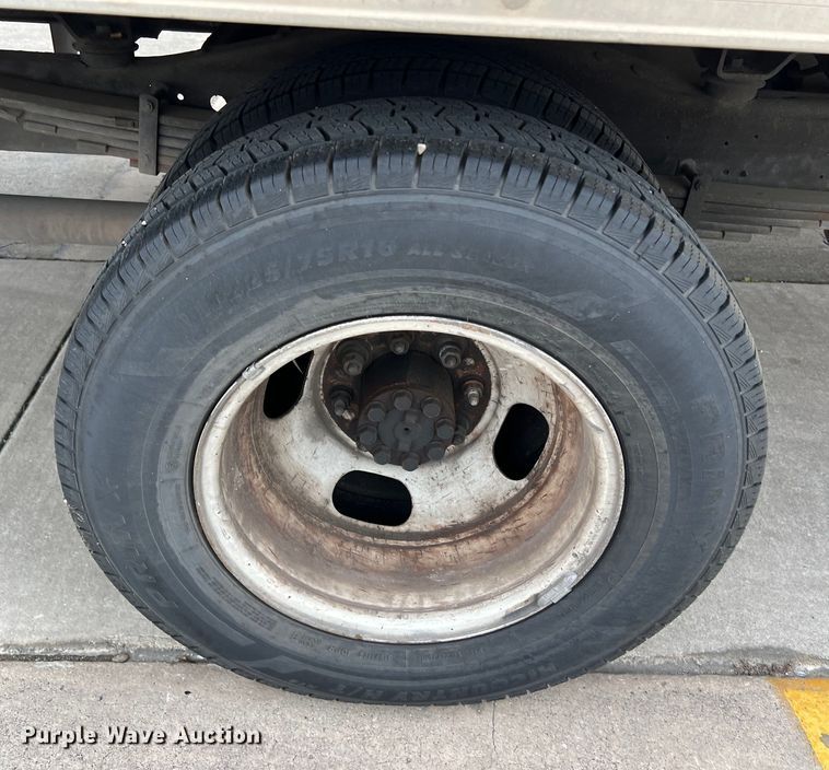 image for item LU9857 2011 GMC Savana G3500 box truck