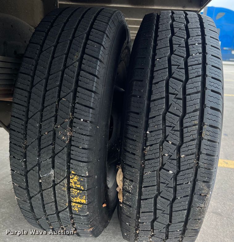 image for item LU9857 2011 GMC Savana G3500 box truck