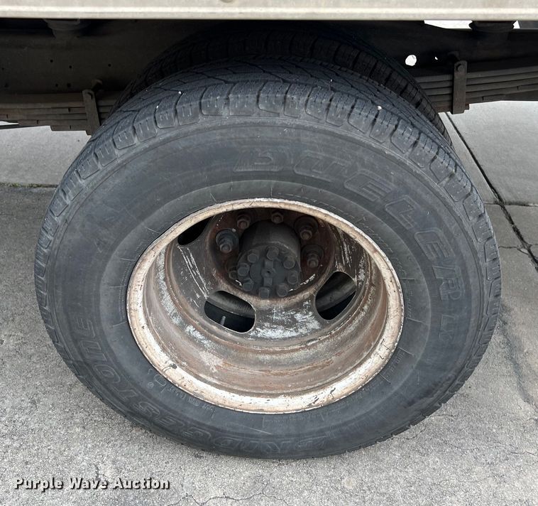 image for item LU9857 2011 GMC Savana G3500 box truck