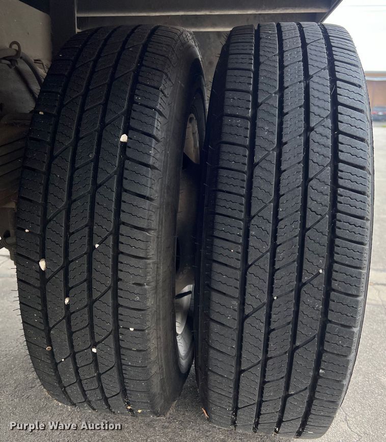 image for item LU9857 2011 GMC Savana G3500 box truck