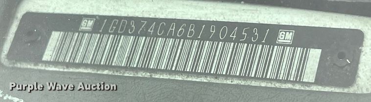 image for item LU9857 2011 GMC Savana G3500 box truck