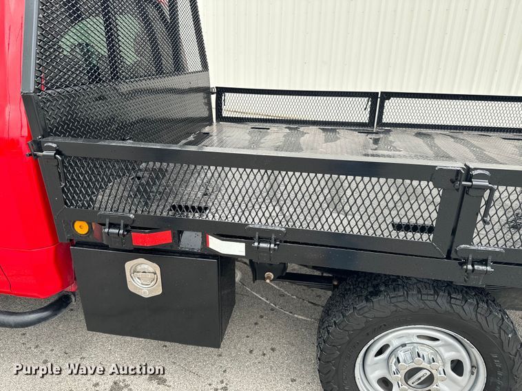 image for item ND9319 2017 Ford F350 Super Duty XL flatbed pickup truck