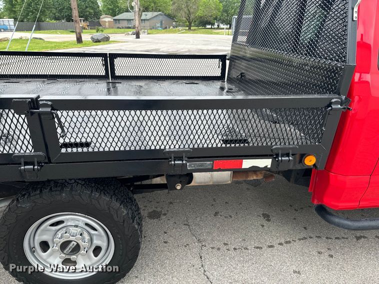 image for item ND9319 2017 Ford F350 Super Duty XL flatbed pickup truck