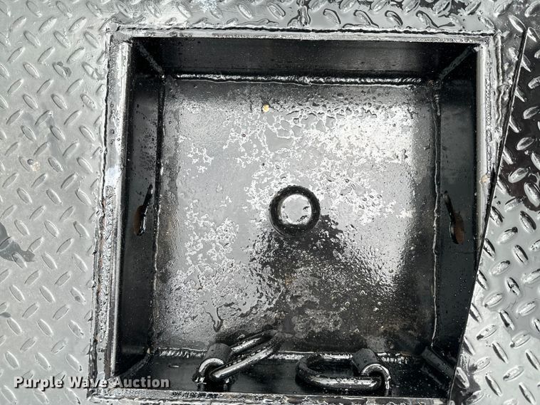 image for item ND9319 2017 Ford F350 Super Duty XL flatbed pickup truck