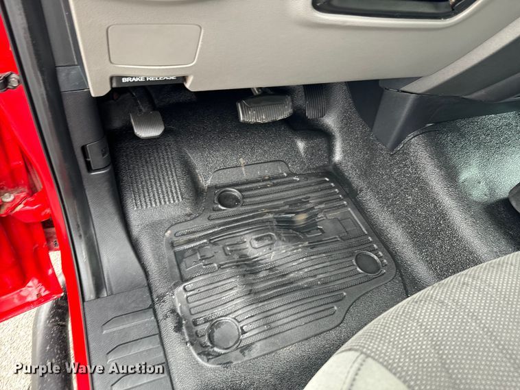 image for item ND9319 2017 Ford F350 Super Duty XL flatbed pickup truck