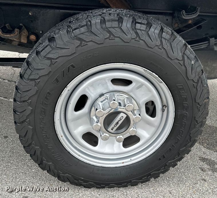 image for item ND9319 2017 Ford F350 Super Duty XL flatbed pickup truck