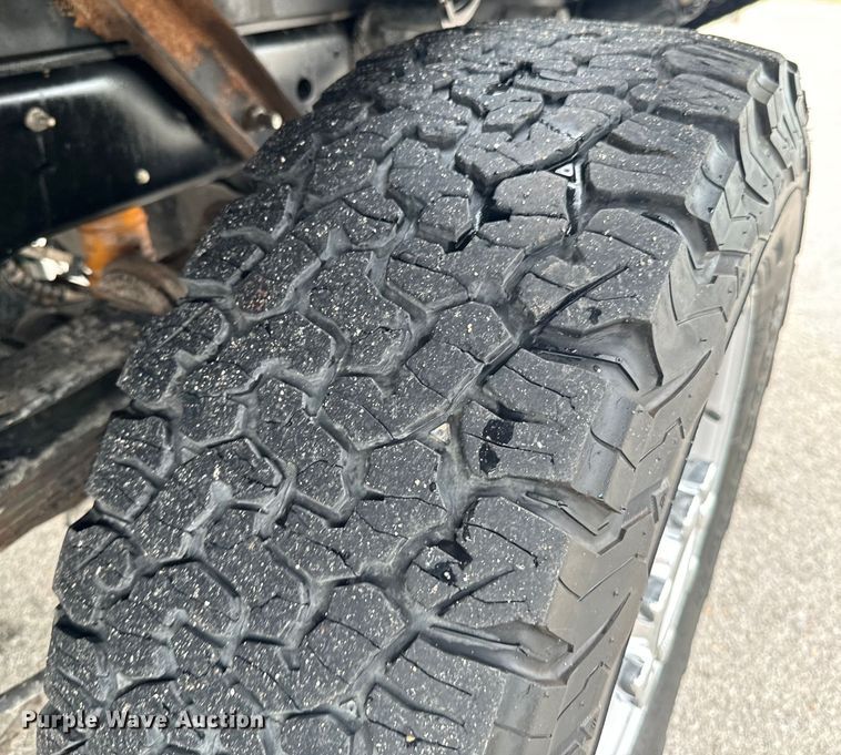 image for item ND9319 2017 Ford F350 Super Duty XL flatbed pickup truck