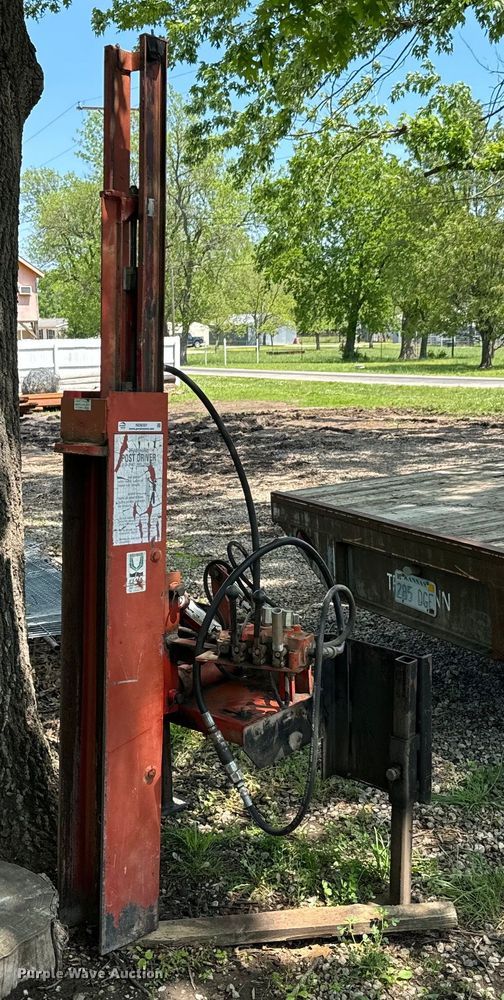 image for item ND9331 Shaver HD-8 skid steer post driver