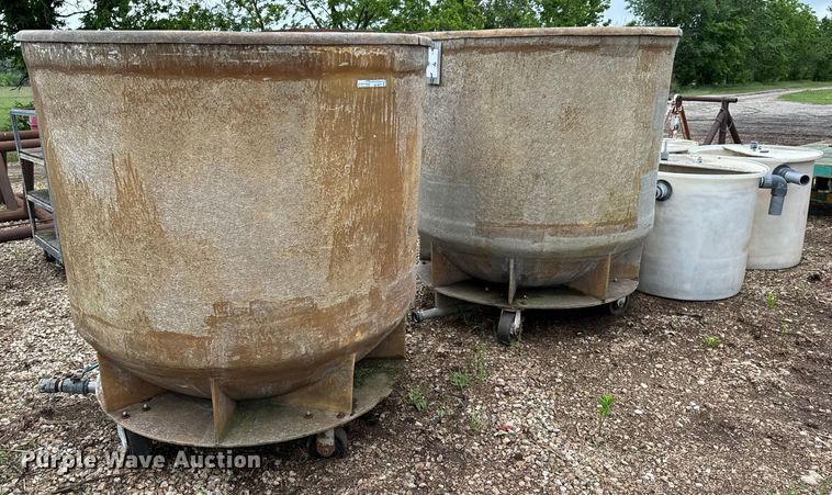 image for item ND9369 Tanks