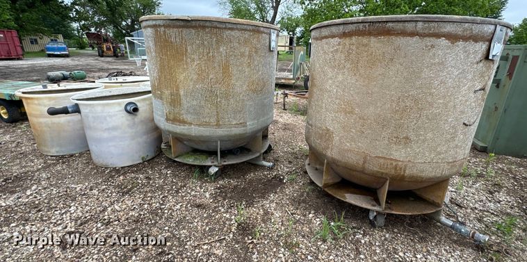 image for item ND9369 Tanks