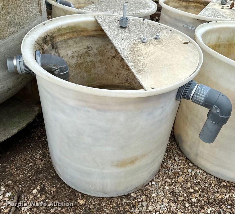 image for item ND9369 Tanks