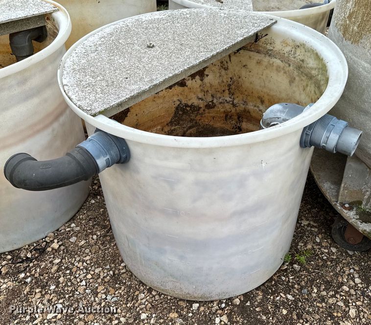 image for item ND9369 Tanks