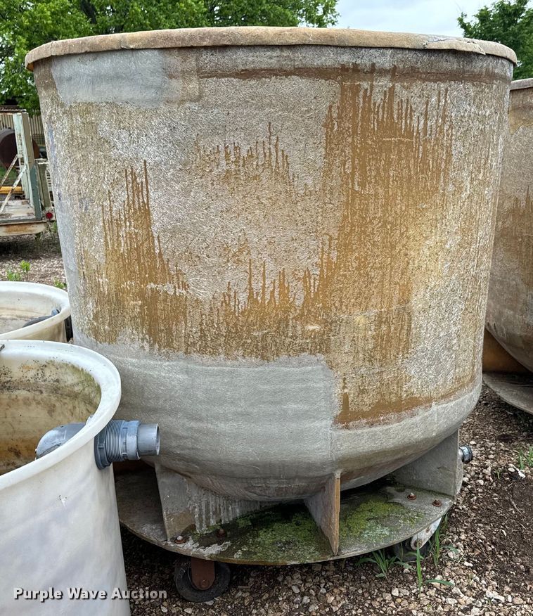 image for item ND9369 Tanks