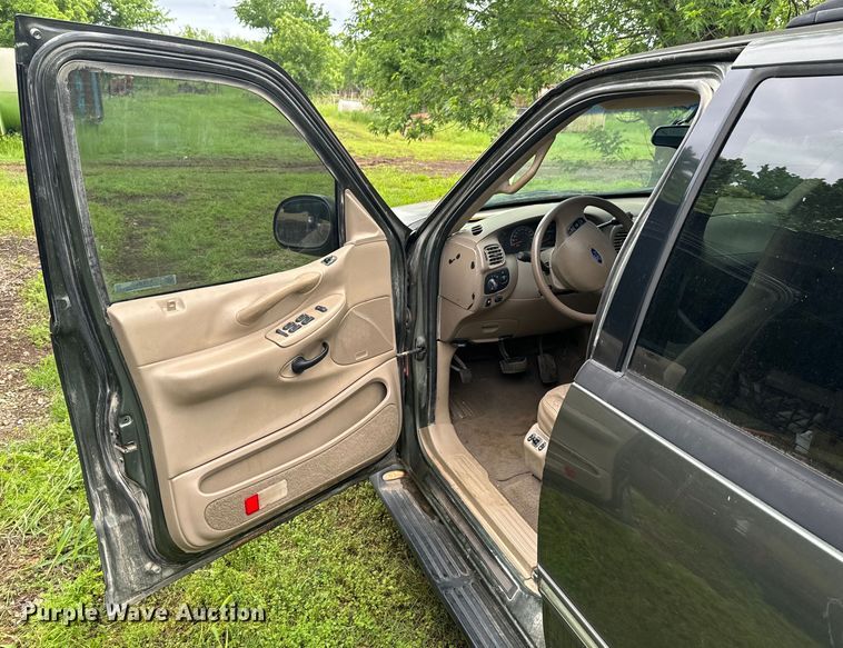 image for item ND9386 2001 Ford Expedition XLT SUV