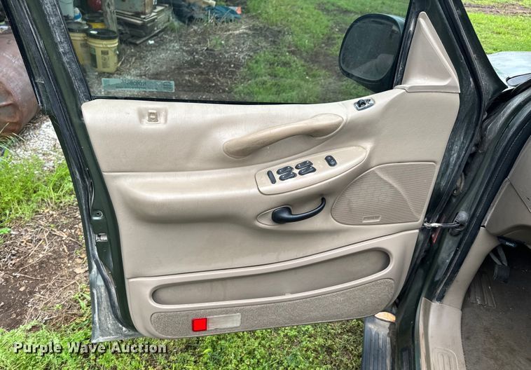 image for item ND9386 2001 Ford Expedition XLT SUV