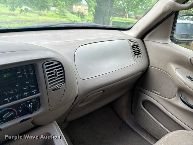 image for item ND9386 2001 Ford Expedition XLT SUV