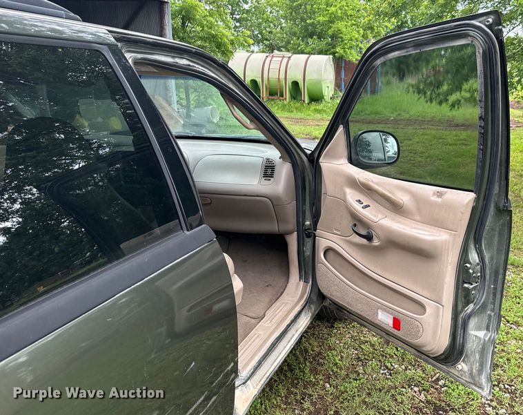 image for item ND9386 2001 Ford Expedition XLT SUV