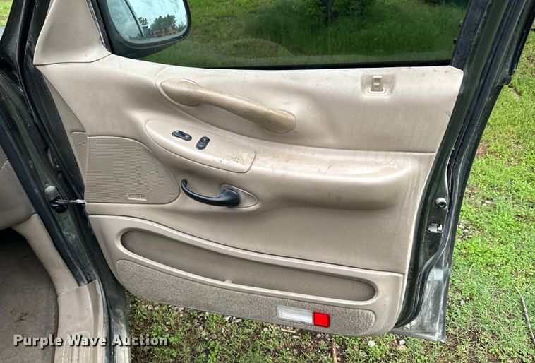 image for item ND9386 2001 Ford Expedition XLT SUV