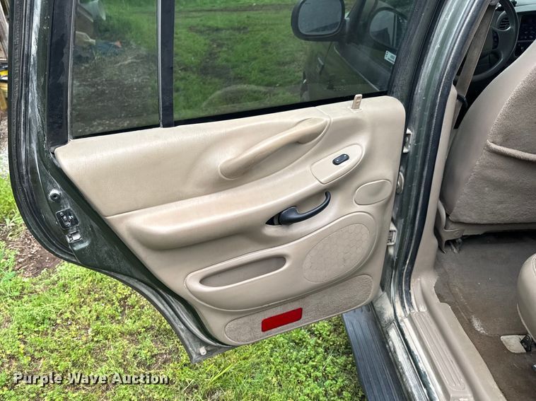 image for item ND9386 2001 Ford Expedition XLT SUV