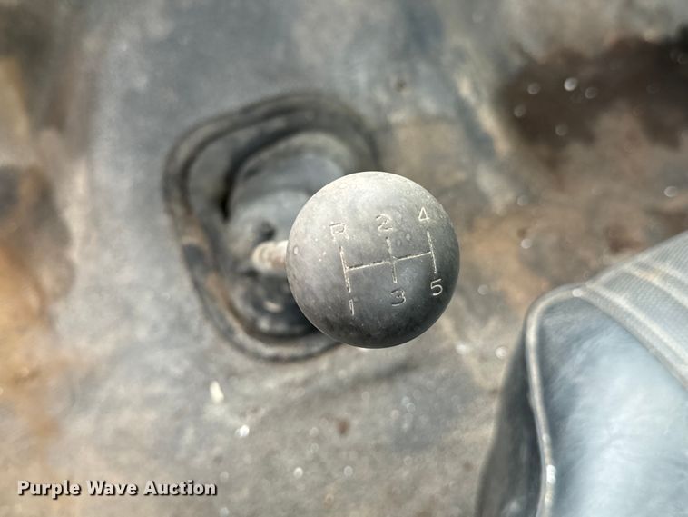 image for item ND9387 1995 Ford F700 truck cab and chassis