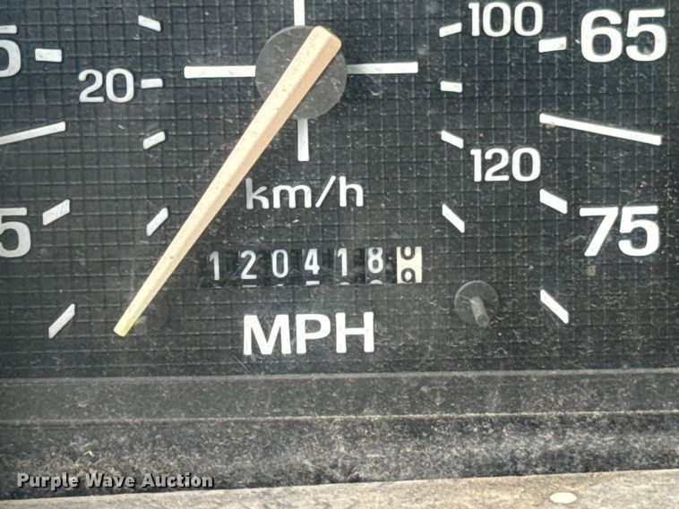 image for item ND9387 1995 Ford F700 truck cab and chassis