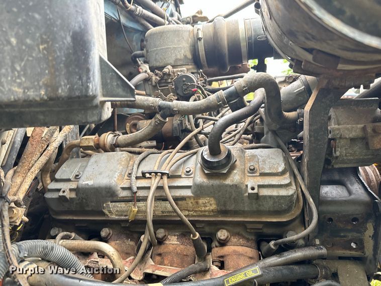 image for item ND9387 1995 Ford F700 truck cab and chassis