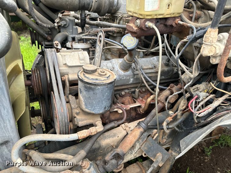 image for item ND9387 1995 Ford F700 truck cab and chassis