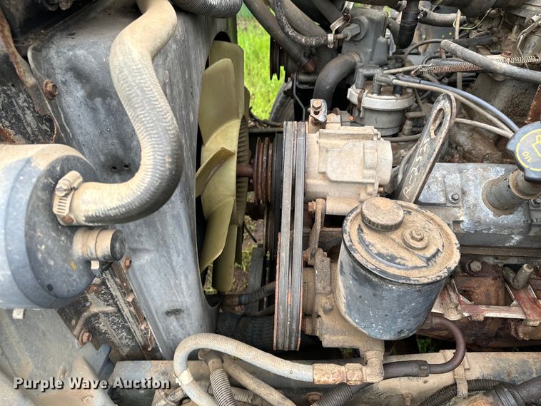 image for item ND9387 1995 Ford F700 truck cab and chassis