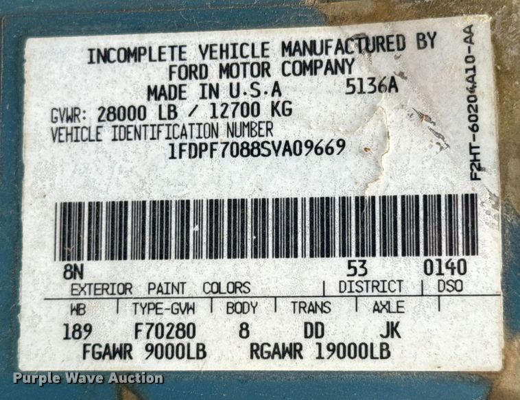 image for item ND9387 1995 Ford F700 truck cab and chassis