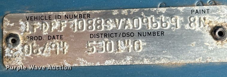 image for item ND9387 1995 Ford F700 truck cab and chassis